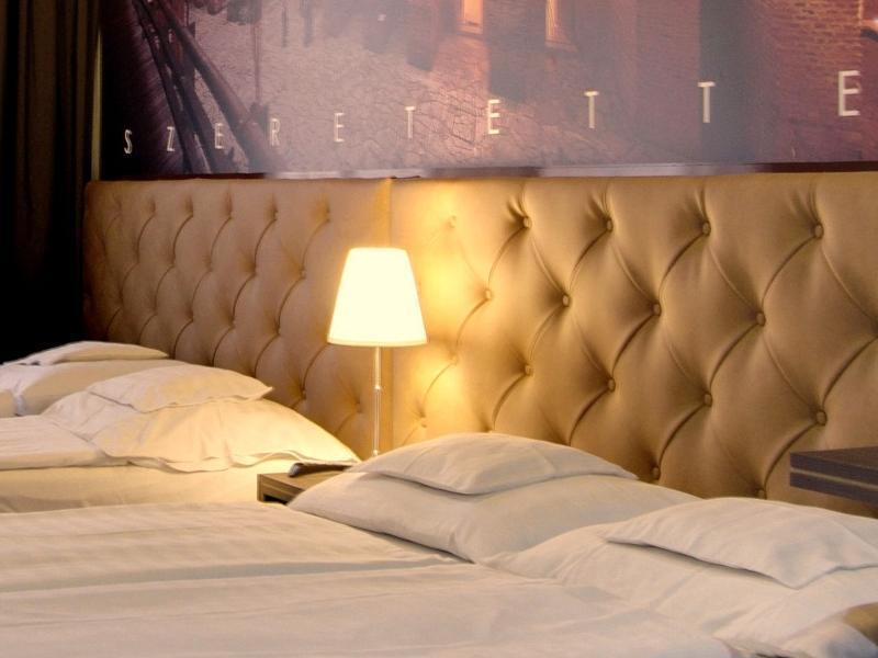 Hotel Corvin Gyula Ngoại thất bức ảnh