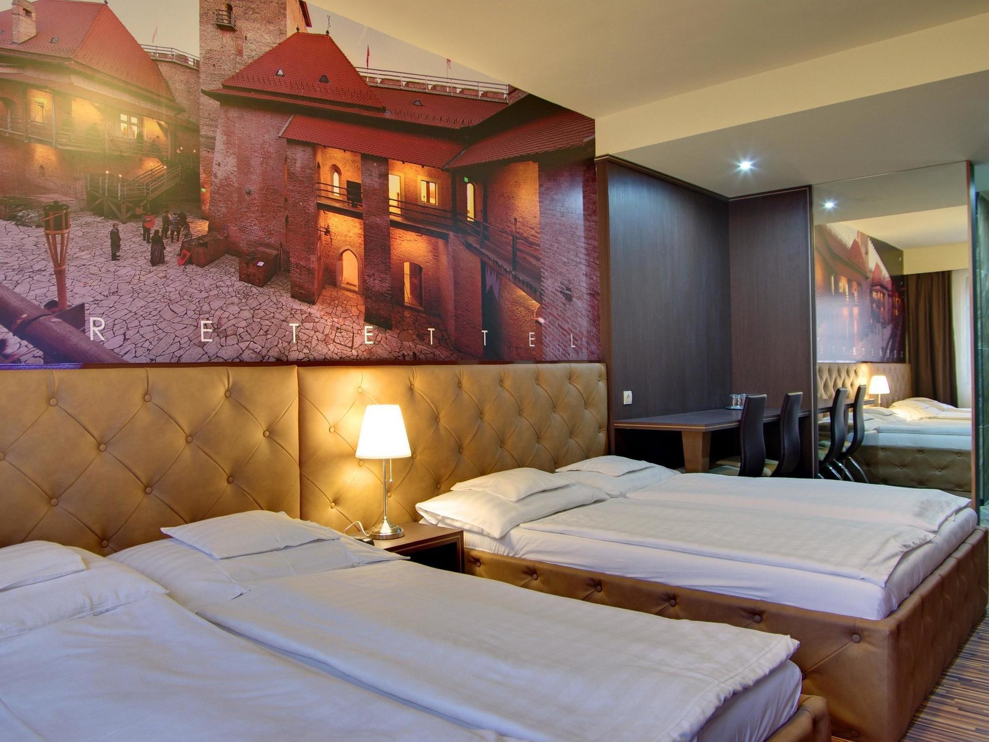 Hotel Corvin Gyula Ngoại thất bức ảnh